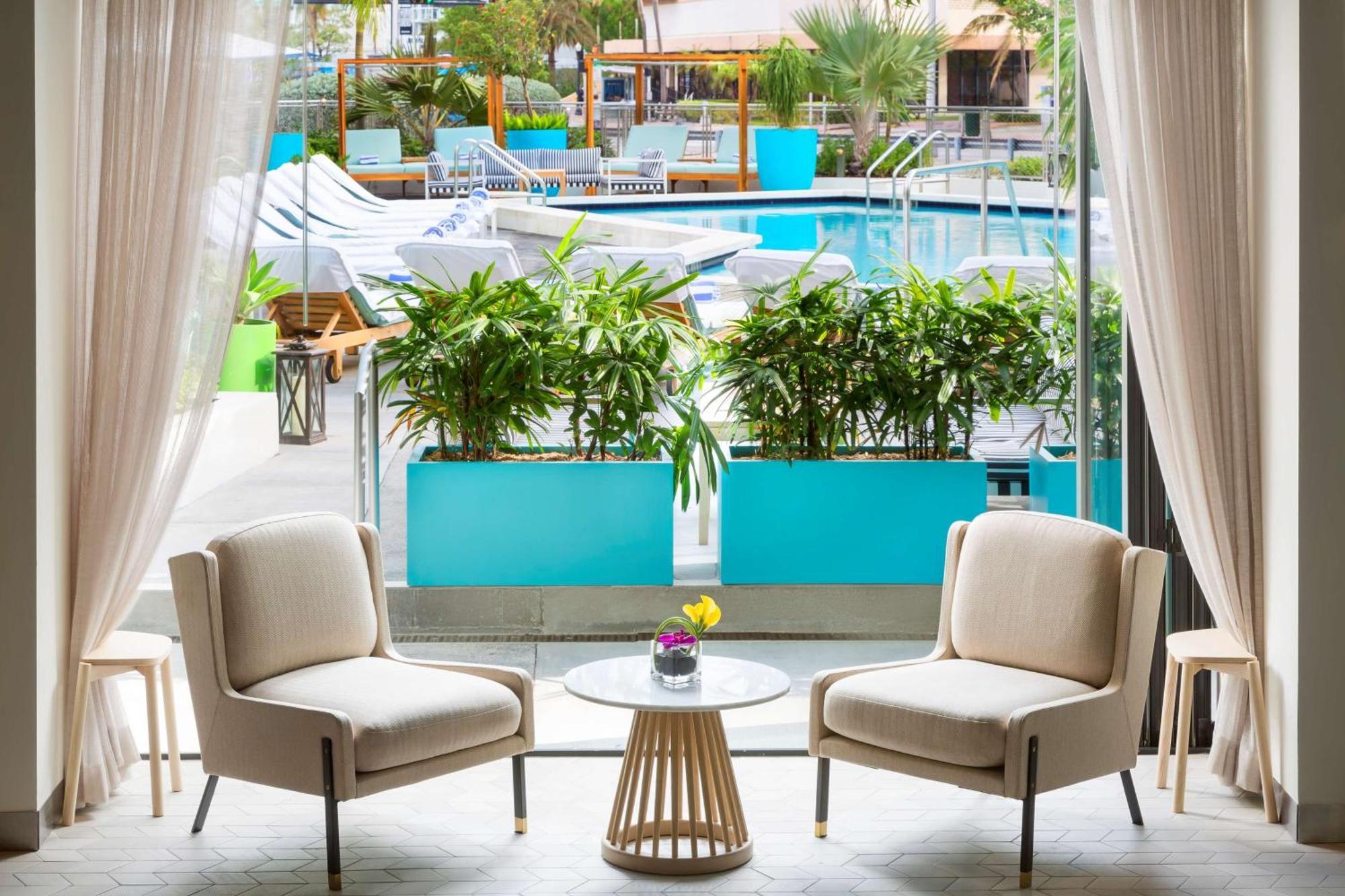 The Gates Hotel South Beach - A Doubletree By Hilton Miami Beach Exterior photo